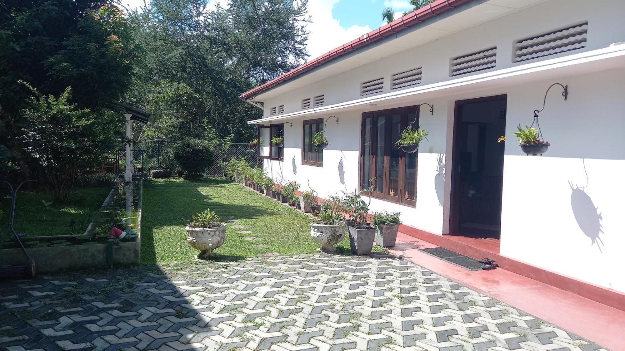 Mahaweli Shades Hotell Kandy Exteriör bild