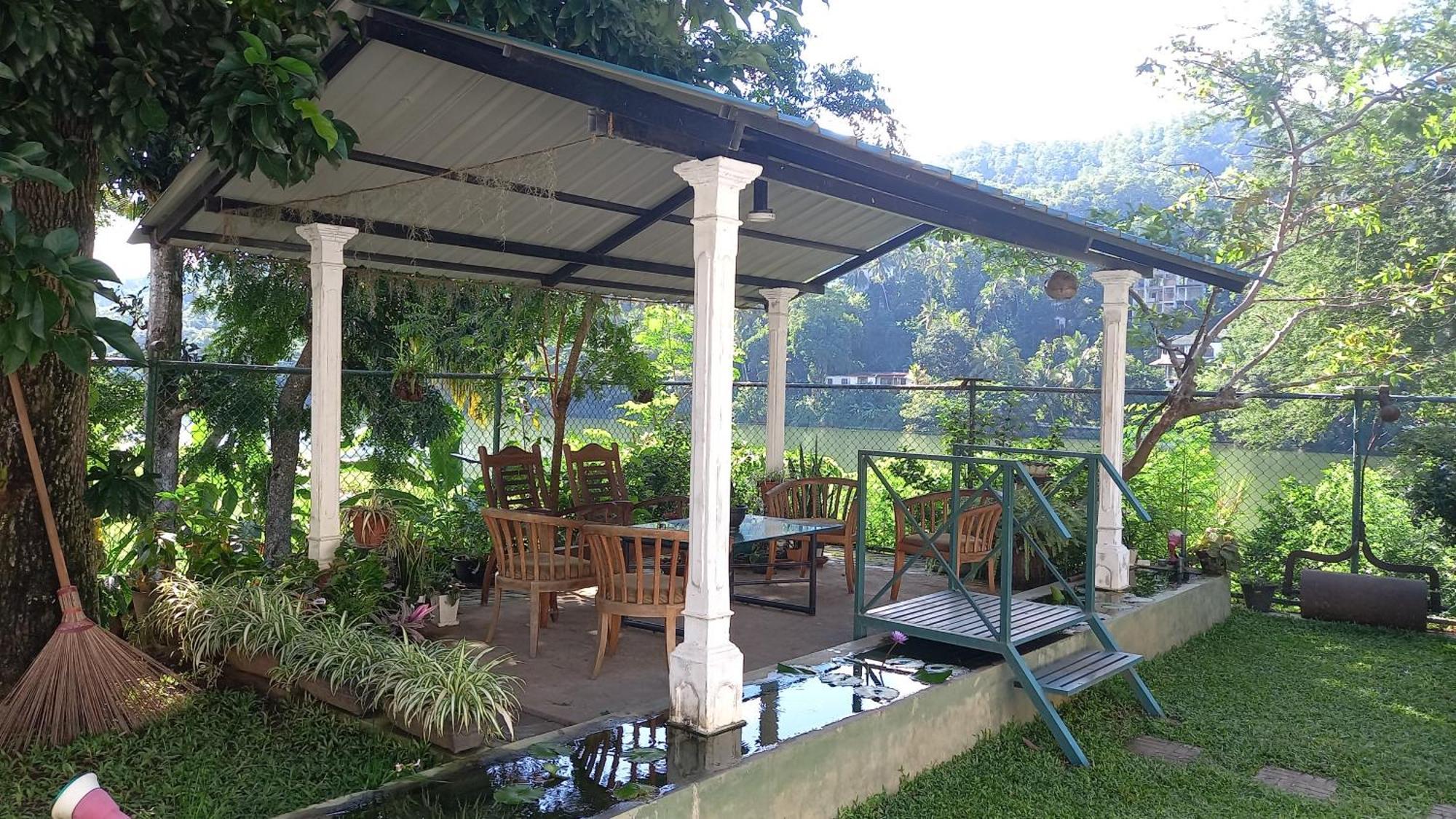 Mahaweli Shades Hotell Kandy Exteriör bild