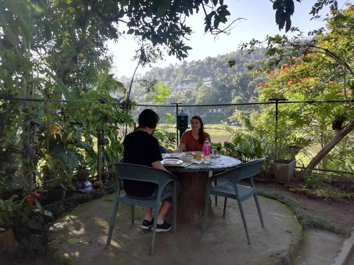 Mahaweli Shades Hotell Kandy Exteriör bild